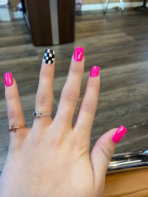 Hot Pink And Checkered Nails, Checker Flag Nails, Race Flag Nails, Racing Nails Dirt Track, Race Nails Designs, Race Car Nails Designs, Motocross Nails, Racing Nails Designs, Checkered Flag Nails