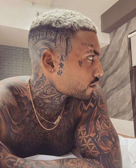 Face Tatts For Men, Jawline Tattoo Guys, Under Eye Tattoo Men, Under Chin Tattoo Men, Men Head Tattoo, Angle Neck Tattoo, Under Jawline Tattoo, Top Of Head Tattoo, Male Face Tattoo