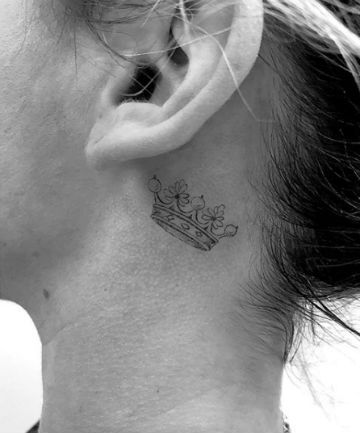 Behind-the-Ear Crown Tattoo Crown Tattoos For Women, Queen Crown Tattoo, Small Crown Tattoo, Crown Tattoos, Behind Ear Tattoos, Side Neck Tattoo, Small Crown, Crown Tattoo Design, Queen Tattoo