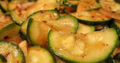 Zucchini Kimchi Recipe, Fermented Zucchini, Kimchi Easy, Quick Kimchi, Fresh Kimchi, Peanut Butter Toast, Kimchi Recipe, Easy Zucchini, Easy Asian Recipes