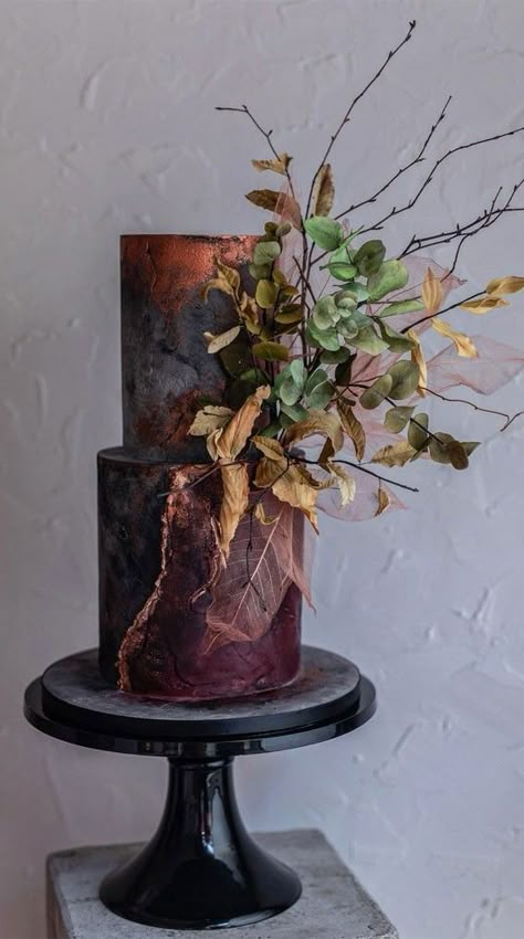 Moody Wedding Cakes, Industrial Wedding Cake, Wedding Cake Dark, Autumn Wedding Cake, Gothic Wedding Cake, Dark Moody Wedding, Metallic Cake, Rose Gold Wedding Cakes, Wedding Cake Fresh Flowers