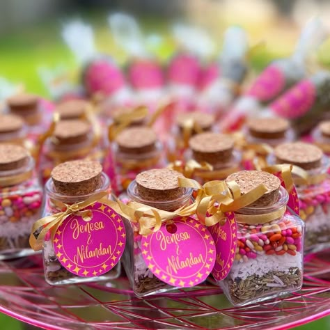 Mendhi Favour Ideas, Wedding Gift Pack For Guests, Mehendi Favours Ideas, Wedding Return Favours, Mehndi Favours Ideas, Mehndi Gifts For Guests, Nikah Favours, Return Gifts Indian Ideas, Mehandi Favours