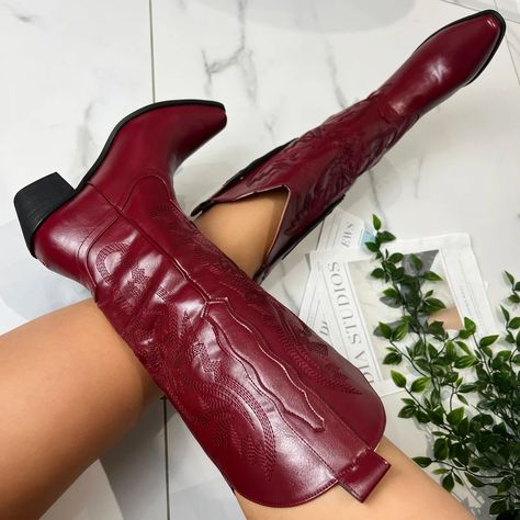 Red Cowgirl Boots, Red Cowboy Boots, Burgundy Boots, Outfit Vintage, Red Boots, Shoe Inspo, Cowboy Western, Chic Outfit, Western Cowboy Boots