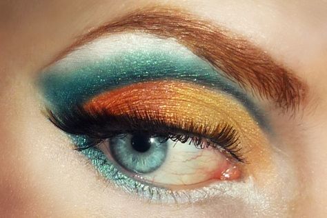 Makeup Dark Teal And Orange Wedding, Orange Wedding Nails, Make Up Orange, Teal And Orange Wedding, Mad Hatter Makeup, Teal Eyeshadow, Makeup Orange, 60s Makeup, Teal Eyes