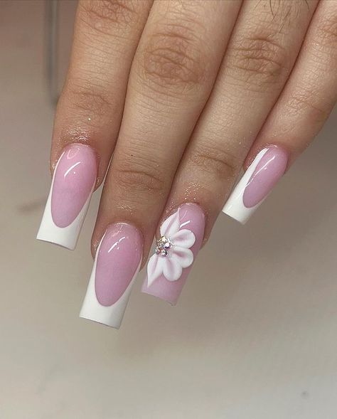 Cute Nails Square Medium, Mail Inspo Simple, Mail Ideas Acrylic, Fake Nails French Tip, Nail Glossy, Cute French Tip, Ballerina Nail Art, Floral Nail Design, Luxe Nails