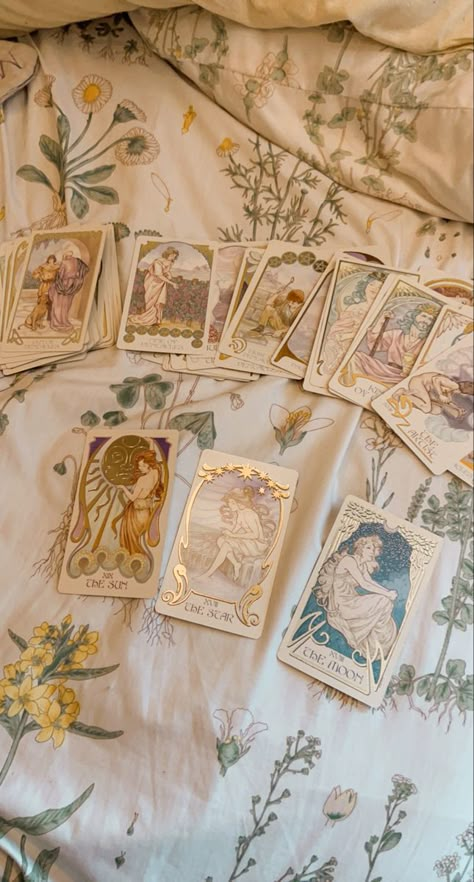 Beige Spiritual Aesthetic, Orange Tarot Aesthetic, The Sun Tarot Card Aesthetic, Sun Tarot Aesthetic, Crystals Zodiac Signs, Aesthetic Tarot Cards, Tarot Card Aesthetic, Tarot Cards Aesthetic, Sun Capricorn