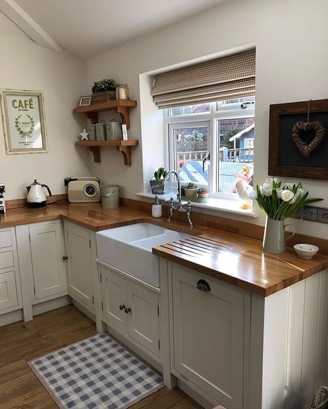 Simple Farmhouse Kitchen, Neutral Kitchen Colors, Beds For Small Rooms, Kitchen Window Sill, Simple Farmhouse, Design Seeds, Kitchen Diner, Cottage Kitchen, Kitchen Window