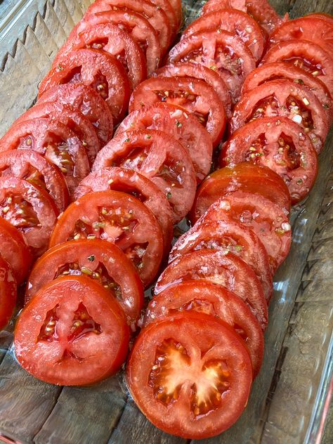 Seasoned Tomato Slices, Tomato Slices Recipes, Romanian Breakfast, Strawberry Marshmallow Fluff, Blueberry Buckle Coffee Cake, Muffaletta Sandwich, Tomato Slice, Strawberry Marshmallow, Tomato Snacks