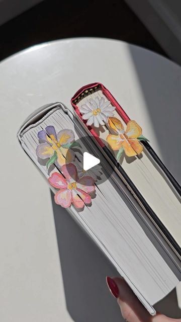 St’Valent | Glass Artist on Instagram: "💐A DIY Bookmark Bouquet would be so cute as a small Mother’s Day gift! 🥰🎁 As you guys know, I have been in a bookmark making craze 📖 Spring is in full bloom in NYC which might be why I find these watercolor flower bookmarks extra sweet 🌸🔖 They look like a little flower garden when you put them in the pages of your favorite book 😆 Plus you can gift them in this mini bouquet style with some tissue paper + ribbon 🎀 I might make a longer voiceover tutorial tomorrow since I did find some hacks to make the making process easier 👀 I used the Nightshade Palette from @Bouldercolors to make these bookmarks and I love their paints because they are all handmade from natural pigments 🎨🌈 Check out their link in bio if you want to learn more about these Diy Gift Mothers Day, Watercolor Bookmarks Flower, 3d Bookmarks Diy, Diy Flower Bookmarks, Ribbon Bookmark Diy, Cute Mini Gifts, Flower Bookmark Diy, How To Make A Bookmark, Cute Diy Bookmarks