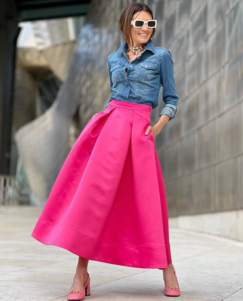 Skirt Inspiration, Muslimah Fashion Outfits, Pink Skirt, Elegant Shirt, Bilbao, Sheer Dress, Colorful Fashion, Skirt Outfits, Simple Outfits