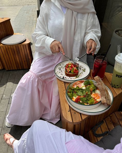 brunch is breakfast without an alarm🤭🥑🎀 Hijabi Muslimah, Abaya Hijab, Beautiful Henna Designs, Hijab Aesthetic, Hijabi Aesthetic, Aesthetic Life, Hijab Ootd, Hijab Girl, Summer Inspiration