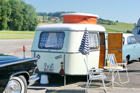 https://flic.kr/p/vMQ6pV | Eriba Puck 1962 28.6.2015 2139 | Eriba Germany . Classic-Cars in Bleienbach Schweiz / Switzerland . Eriba Caravans, Eriba Puck, Camping Lifestyle, Small Travel Trailers, Camper Trailer Remodel, Retro Caravan, Tiny Camper, Caravan Interior, Small Trailer