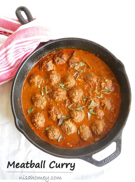 Curry Meatballs Beef, Chicken Meatball Curry, Indian Meatballs Curry, Indian Kofta Curry, Indian Meatballs, Recipe Meatballs, Meatball Curry, Milk Gravy, Kofta Curry