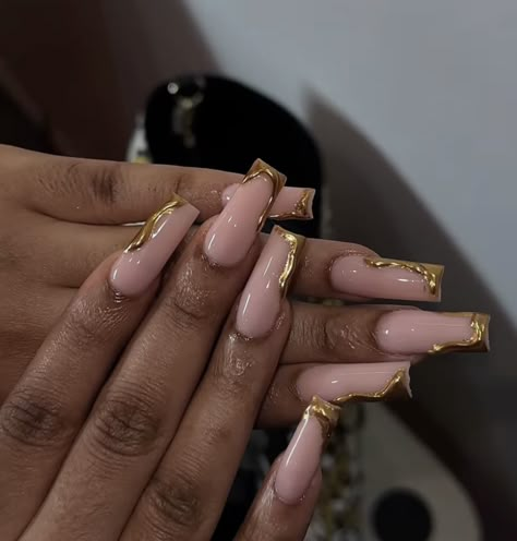 Birthday Nails Inspiration Gold, Gold Nails Press On, Md Nails Ideas, Gold Chrome Nails Designs Square, Hold Nails Acrylic, Rose Gold Nails For Prom, Md Nail Ideas, Pink N Gold Nails, Gold 3d Chrome Nails