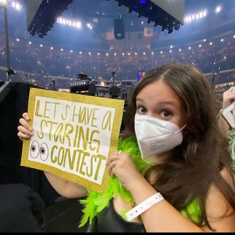 Instagram post by @adoreharrylouisliamniallzayn • Sep 26, 2021 at 5:09am UTC Harry Styles Concert Signs, Concert Sign Ideas, Concert Signs, Coldplay Lyrics, He Cheated, Staring Contest, Original Memes, Fan Poster, Harry Styles Concert