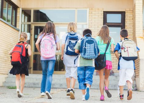 Diy Backpack Tutorial, Free Range Kids, Backpack Tutorial, Kids Going To School, Amanda Jones, Diy Backpack, Good Student, Going Back To School, New School Year