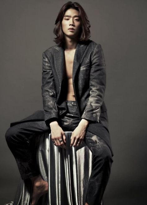 Jang Eui Soo, Korean Male Models, Pretty Hair Cuts, Men Haircut Curly Hair, Visual Style, Japanese Actors, Men Photoshoot, Handsome Asian Men, Long Black Hair