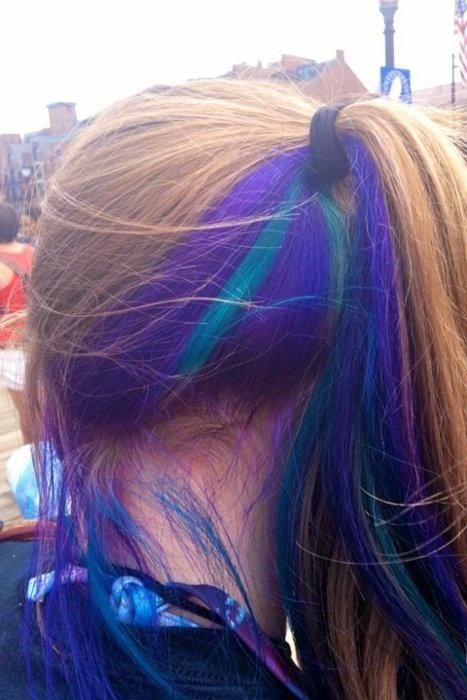 Cool Idea. Only color the underside of your hair, put your hair in a ponytail and it's colored! I am going to do this Blue Underneath Hair, Blue Underneath, Weekend Hair, Underlights Hair, Underneath Hair, Turquoise Hair, Super Hair, Dye My Hair, New Hair Colors