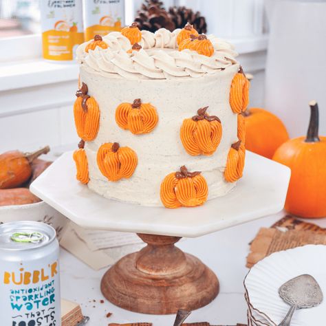 Caramel Pumpkin Cake with Cream Cheese Frosting Moist Pumpkin Cake, Easy Caramel Sauce, Harvest Dinner Party, Pumpkin Cake With Cream Cheese, Brown Food Coloring, Fluffy Cream Cheese Frosting, Fall Cake Recipes, Caramel Pumpkin, Fall Cake