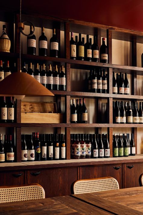 Pilloni - West End Wine Bar Storage, Vintage Italian Design, Wooden Restaurant Design, Italian Bar Design, Grab And Go Restaurant, Italian Wine Bar, Wine Bar Design, Wine And Coffee Bar, Italian Bar