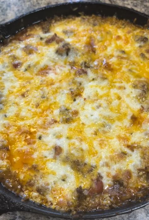 One Pot Cheesy Taco Rice - What's Mom Cookin' Cheesy Taco Rice, Hotdish Recipes, Taco Rice, Skillet Dishes, One Pot Dinners, Beef Casserole Recipes, Easy One Pot Meals, Hamburger Helper, Easy Eat