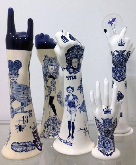 Love this take on vintage glove molds Hamsa Decor, Magic Illusions, Sculptures Céramiques, Sculpture Installation, Ceramic Clay, Ceramics Pottery, Delft, Ceramic Sculpture, Ceramic Art