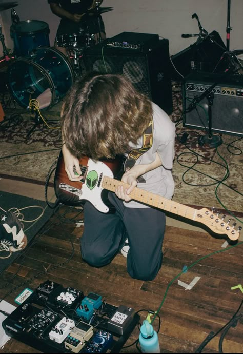 Band Photoshoot, Guitar Boy, Midwest Emo, Rockstar Aesthetic, Guitar Obsession, Biker Aesthetic, Garage Band, Extra Terrestrial, Band Photos