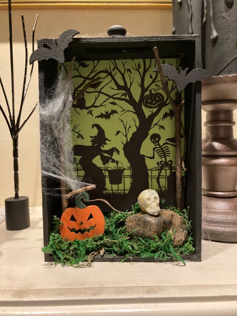 Fall Festival Decorations, Halloween Spell Book, Halloween Diorama, Halloween Shadow Box, Halloween Spells, Halloween Themed Birthday Party, Halloween Potions, Halloween Arts And Crafts, Halloween Miniatures