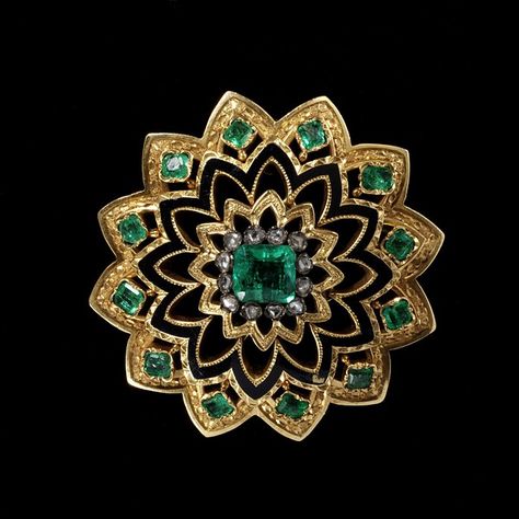 Gold brooch, decorated with enamel and set with emeralds and rose-cut diamonds. Made by Marret frères et Jarry, Paris France, ca 1875 Green Jewellery, Period Dress, Vintage Fine Jewelry, Gold Brooch, Antique Brooches, Gold Brooches, Victorian Jewelry, Victoria And Albert Museum, Treasure Chest