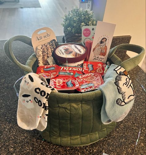 Tonsil Surgery Gift Basket #surgery #getwellsooncard #giftbasketideasforwomen Gift Basket For Surgery Recovery, Get Well Soon Basket For Boyfriend, Surgery Get Well Basket, Surgery Recovery Basket, Get Well Baskets After Surgery, Surgery Gift Basket, Get Well Basket, Get Well Soon Basket, Acl Surgery Recovery