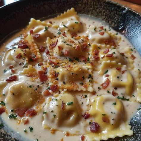 Lily's Bites Olive Garden Cheese Ravioli Recipe, Ravioli Dinner Ideas, Cheese Ravioli Recipe, Olive Garden Alfredo Sauce Recipe, Ravioli Sauce, Cheese Ravioli, Ravioli Recipe, Carbonara Recipe, Alfredo Sauce Recipe