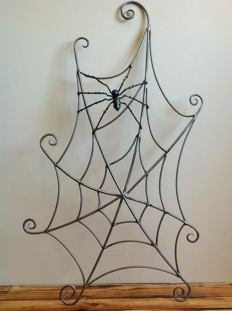 Sculptures Sur Fil, Metal Spider, Metal Tree Wall Art, Scary Halloween Decorations, Wall Hanging Art, Sculpture Metal, Steel Sculpture, Metal Wall Hangings, Outdoor Wall Art