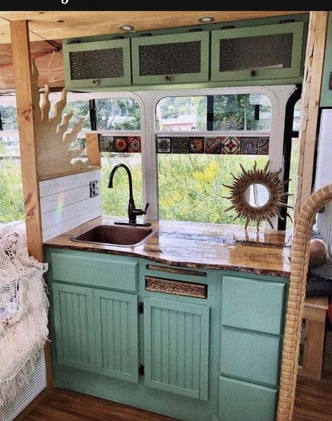 Tiny Kitchen Inspiration, Bus Ideas, Bus Living, Kombi Home, Bus House, Diy Camper Remodel, Vintage Airstream, Van Life Diy, Bus Life