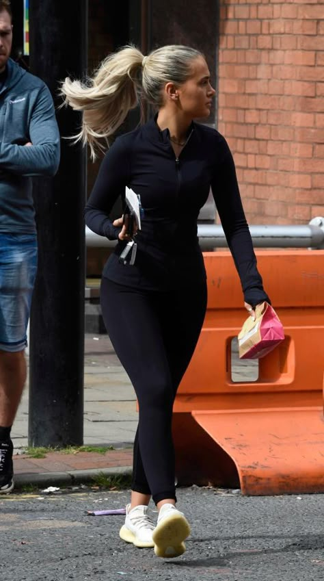 Going To Gym Outfit, Gym Sweater Outfit, Gym Outfit Black Leggings, All Black Sports Outfit, Matching Sports Outfits, All Black Activewear Outfit, Legging Sport Outfit, Gym Black Outfit, Black Gym Leggings Outfit