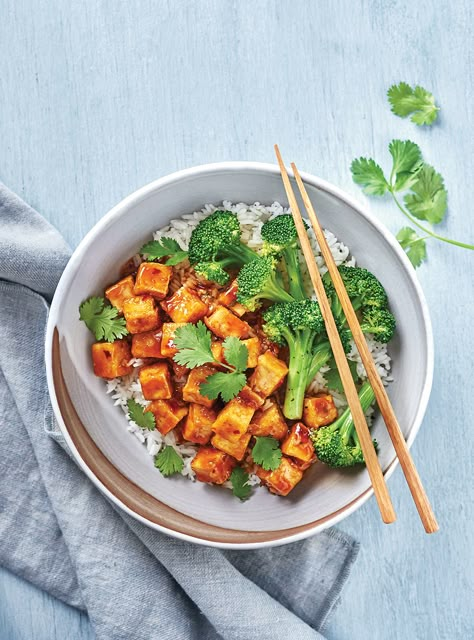 General Tao Tofu | RICARDO Tao Chicken Recipe, General Tao Tofu, Tofu General Tao, Stir Fry Beans, Best Vegetarian Recipes, One Pot Dishes, Vegetarian Appetizers, How To Cook Rice, Food Bowl