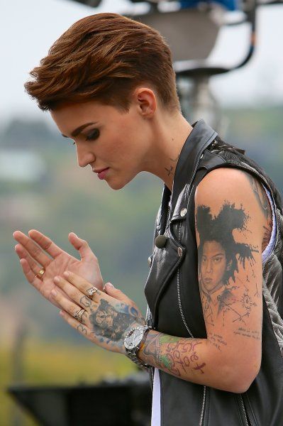 Ruby Rose Undercut, Shaved Pixie With Bangs, Ruby Rose Haircut Shaved Sides, Womens Very Short Hairstyles, Short No Style Haircuts, Short Undercut Women, Ruby Rose Hairstyles, Ruby Rose Short Hair, Ruby Rose Pixie