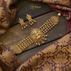 Golden Jewellery, Gold Temple Jewellery, Bridal Jewels, Choker Necklace Designs, Choker Designs, Antique Jewellery Designs, Gold Jewelry Simple Necklace, Antique Bridal Jewelry, Antique Jewelry Indian