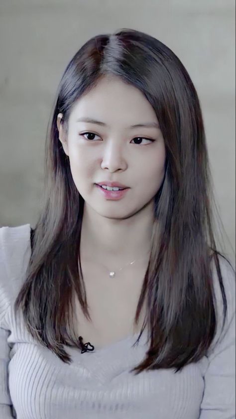 Jennie Straight Hair, Haircuts Straight Hair, Jennie Kim, Beautiful Ladies, Straight Hair, Girl Face, Hair Inspo, Straight Hairstyles, Hair Cuts