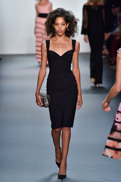 Searching for a LBD like this one Little Black Dress Outfit Classy, Lbd Outfit Classy, Classy Outfits Ideas, Lbd Outfit, Black Dress Outfit Party, Little Black Dress Outfit, 2019 Runway, Black Dresses Classy, Chiara Boni