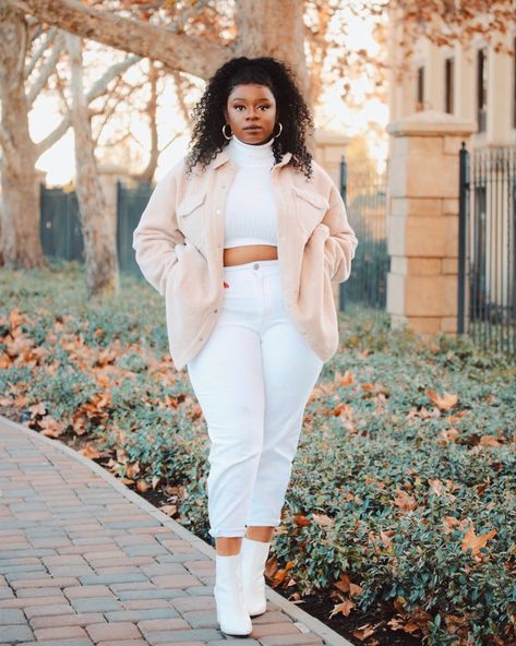 White Jeans Outfit, Wardrobe Capsule, Plus Size Outfit, Role Model, Curvy Girl Outfits, Curvy Outfits, White Denim, Jean Outfits, Role Models