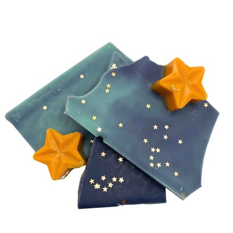 April's Wax Melt Subscription Box was Space-themed. This month we took a cosmic trip to beautiful home fragrance. Including this two-tones Starry Night Brittle in Forever Oud. Come and see the rest https://chandlerswaxmelts.co.uk/blogs/chandlers-wax-melts-blog/space-themed-wax-melt-subscription-box Don't forget you can get your first box half price with code TRYME. #waxmelt #waxmelts #waxmeltsuk #waxmeltaddict #waxmeltsofinstagram Wax Brittle, Half Price, Favorite Scents, Come And See, Subscription Box, Beautiful Home, Wax Melts, Home Fragrance, Starry Night