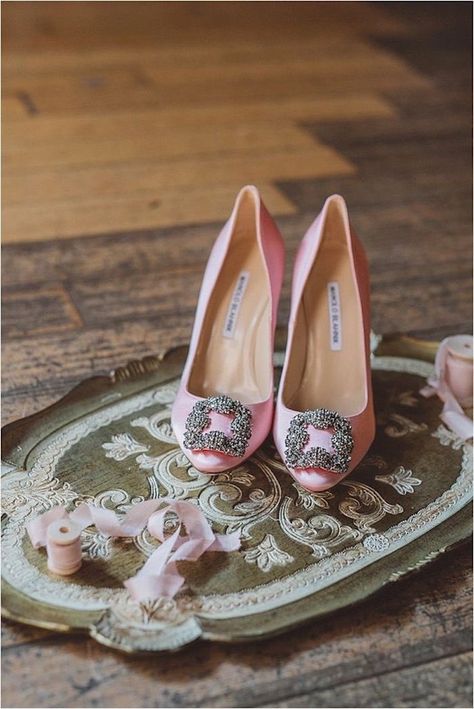 Manolo Blahnik Wedding, Manolo Blahnik Wedding Shoes, Pink Bridal Shoes, Blush Wedding Shoes, Pink Wedding Shoes, Pink Wedding Inspiration, Manolo Blahnik Hangisi, Wedding Pumps, Manolo Blahnik Heels