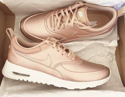 Rose Gold Nikes, Chic Sneakers, Adidas Shoes Women, Nike Free Shoes, Nike Shoes Outlet, Nike Shoes Women, Running Shoes Nike, Shoes Outlet, Dream Shoes