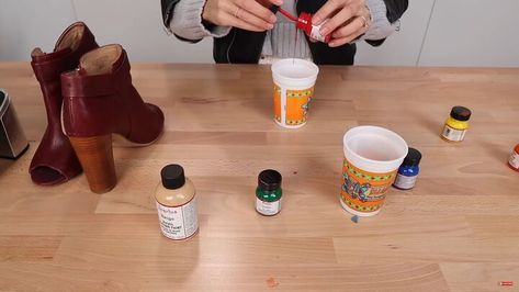 This is a guide to painting leather boots and making DIY shoe clips. Learn how to paint boots and make removable shoe clips with this fun DIY boots makeover tutorial. How To Paint Leather Shoes, Diy Boots Makeover, Boots Makeover, Spray Paint Boots, Diy Boots, Boots Diy, Burgundy Boots Ankle, Shoe Makeover, Diy Shoe