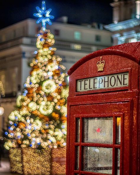 Christmas In England, Regent Street, London Baby, Christmas Tale, London Aesthetic, London Christmas, Christmas Town, Instagram Christmas, City Aesthetic