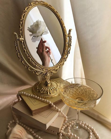 Fairycore Wallpaper, Vanity Makeup Mirror, Core Aesthetics, Aesthetic Jewellery, Jewellery Shop Design, Jewellery Aesthetic, Aesthetic Mirror, Photography Jewelry, Antique Vanity