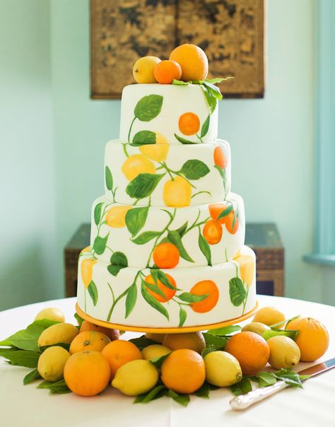 Citrus Wedding Cake with Painted Oranges and Lemons Clementine Birthday Cake, Painted Oranges, Citrus Christmas, Citrus Decor, Lemon Wedding Cakes, Orange Wedding Themes, Citrus Cake, Fruit Wedding, Citrus Wedding