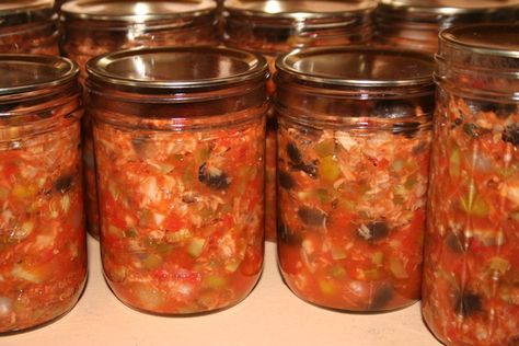 Giardiniera Recipe, Boil Green Beans, Antipasto Recipes, Italian Antipasto, Canning Peaches, Wedding Lunch, Gourmet Food Store, Homemade Pickles, Tuna Recipes