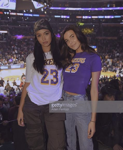 Laker Game Outfit Women, Nba Outfits For Women, Lakers Game Outfit Women, Lakers Outfit Women Style, Laker Outfit Women Style, Nba Game Outfit Woman, Nba Clothes, Nba Game Outfit, Lakers Outfit