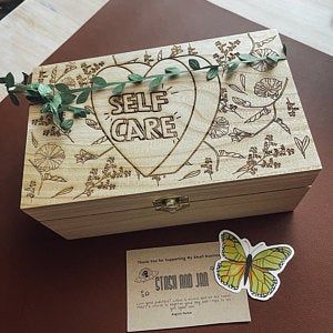 Diy Stash Box, Stash Box Painting Ideas, Magical Room, Stash Jars, Stash Box, Art Clay, Painted Boxes, Diy Home Crafts, Paint Designs